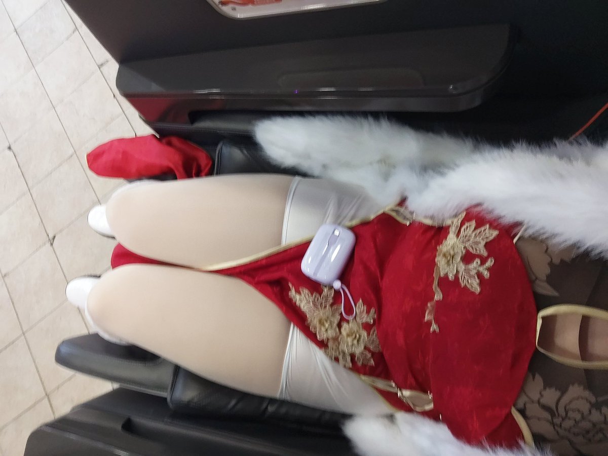 miracle49999528's tweet photo. 妆娘的美颜看的有点离谱了，自己视角还意外挺违和的 #碧蓝航线 #柴郡 #旗袍 #cosplay #伪娘 https://t.co/xIm42OQHwQ