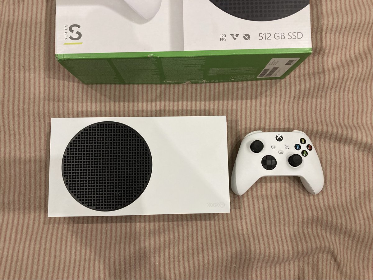 Вирішив попрощатися з S-кою. Поки немає сенсу мати стаціонарну консоль, особливо цю (нажаль). Троооошечки сумно, але думаю про те що може колись пізніше ще повернусь знову до сонінейшон.