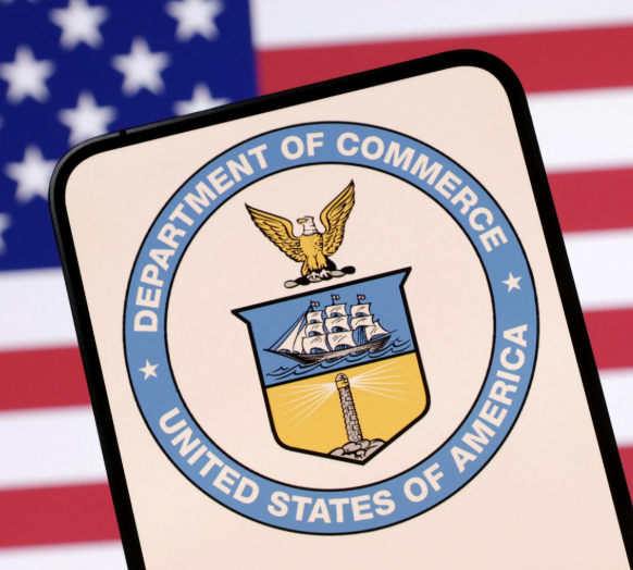 🔥CHAINLINK BECOMES ONCHAIN FINANCE STANDARD

Chainlink says it cemented its role in on-chain finance in 2025 as governments and institutions adopted its technology.

The U.S. Department of Commerce is now publishing macroeconomic data on-chain using Chainlink feeds.