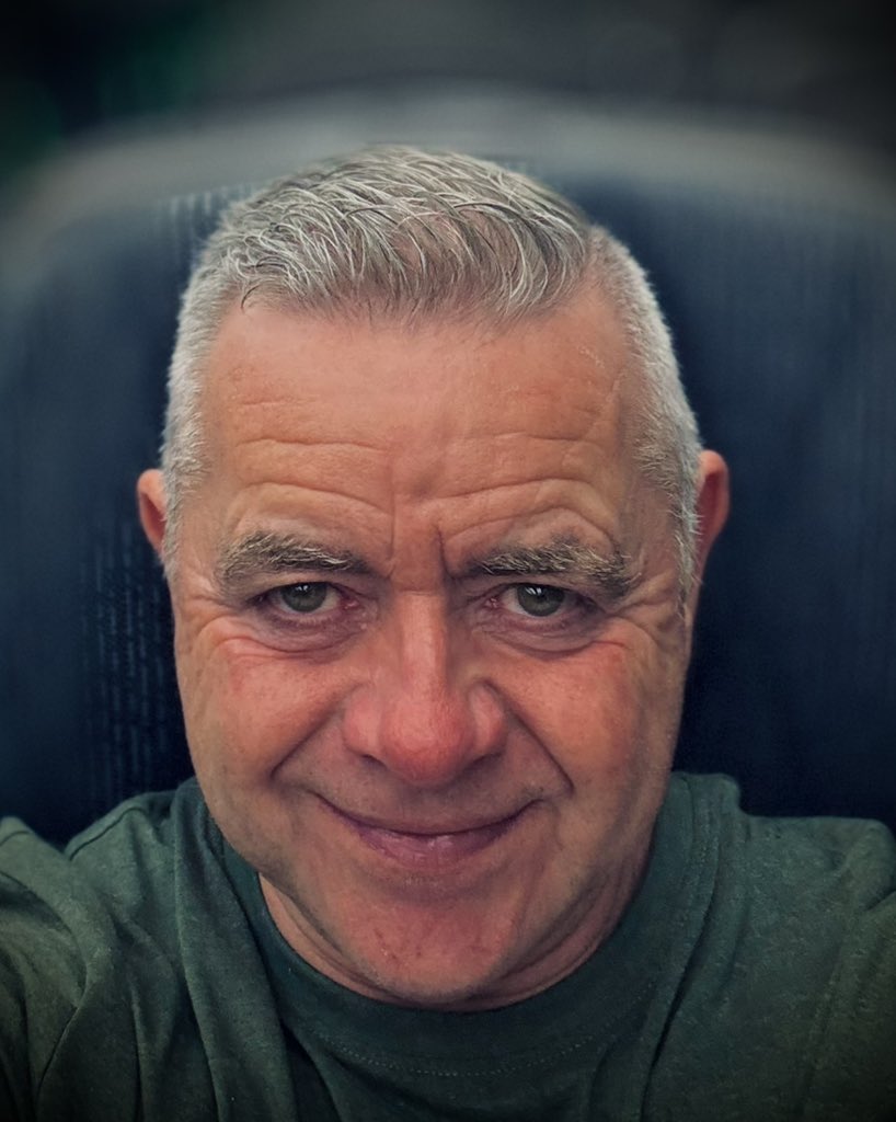 AledHall's tweet image. A dyna ddiwedd ar yr holidays..tîn nôl ar y trên i Lunden a syrh mewn i ymarferion bore fory yn Covent Garden #Turandot

So ends the holiday,bum back on the train to London and straight into rehearsals @rbo_org Covent Garden in the morning where I’ll be now till June🙏🏻😃#Thankful