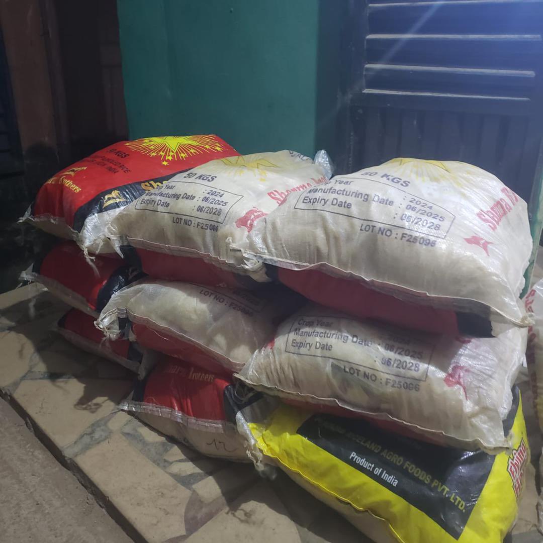 mmakesense's tweet photo. To usher in the New Year, I reached out through my Omo Ajonbadi Foundation to distribute food items across all 11 wards of Ayedaade Local Government Area.

It was a modest but deliberate act of solidarity, done to help families welcome the New Year with hope, dignity, and strong faith in God for better days ahead.

I also encouraged our people to continue supporting Governor Ademola Adeleke, because continuity remains essential for sustaining people-centred governance and the progress we are beginning to see across Osun State.

https://t.co/ribP5caGIw