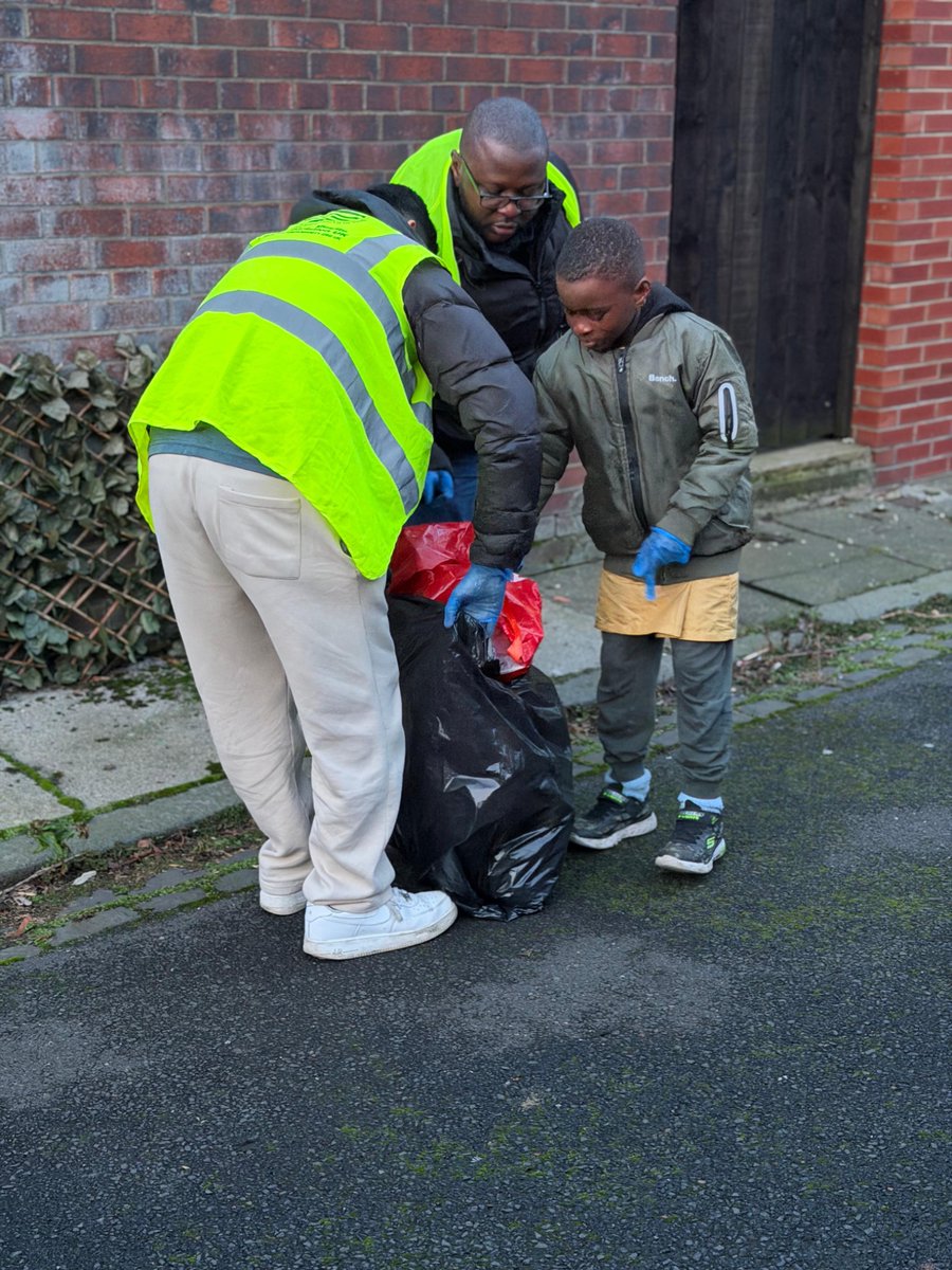 Alhamdulillah, AMYA Newcastle held a New Year’s community clean-up in Wallsend, with so many volunteers coming together to clean the streets after the New Year celebrations.

<a href="/NTCouncilTeam/">North Tyneside Council</a> <a href="/ChronicleLive/">The Chronicle</a>