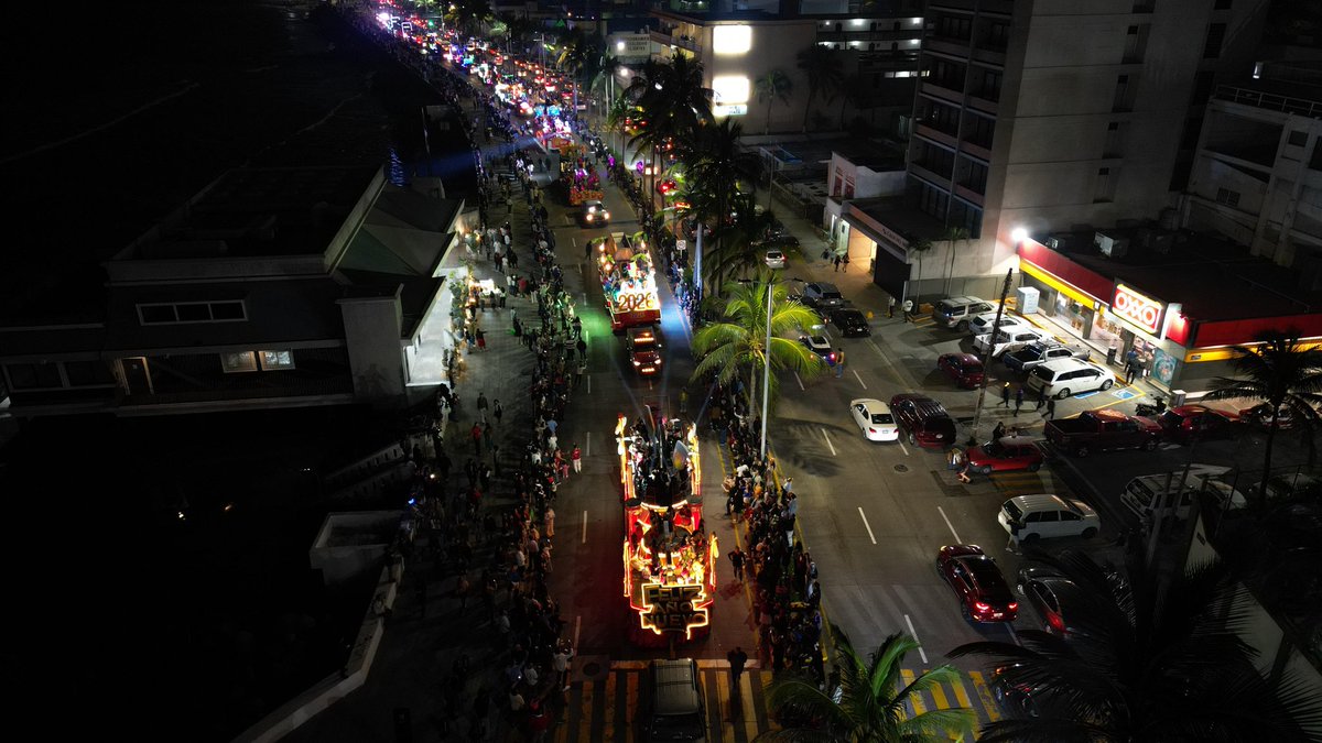 ¡Imposible no contagiarse de esta energía! 🎊 

Que este 2026 sea como el Segundo Desfile del Año Viejo: ¡lleno de color, ritmo y mucha esperanza! 🎶🔥

Desliza para ver cómo vibramos juntos en esta gran fiesta  ➡️.
#VeracruzEstáDeModa