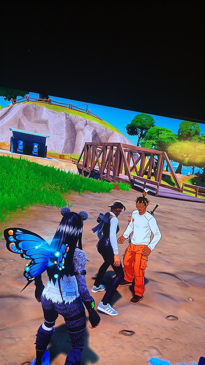 xMoonTrickZx tweet media