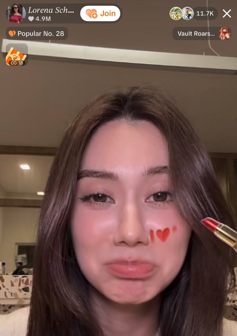 Nomannaw's tweet photo. ยอดคนดูไลฟ์พี่ฝรั่งโหดมากนะ ป้าแคปได้ตอน11.7K มีใครแคปได้มากกว่านี้อีกมั้ย ดาราดังใหญ่แล้ว อิสสะเฟมัสๆ https://t.co/PsitofM5nE