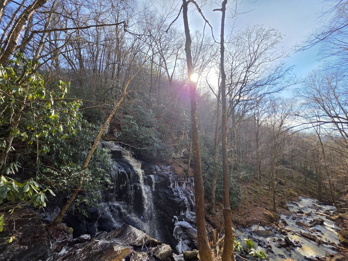originaltiming's tweet photo. Took in Soco Falls yesterday as we wrap up our week in Waynesville today. Then, we're heading to Jacksonville tomorrow where we'll be celebrating my birthday with thousands of other screaming @Jaguars fans before heading back home to Pace.

#familytime #leggettadventures #jaguars https://t.co/tlkvH8EhmY