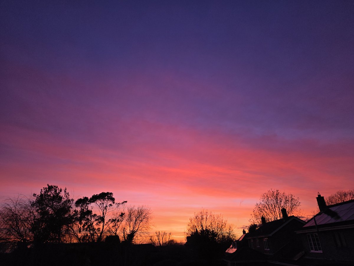 cozycase's tweet image. holy shit the first sunset of 2026 was even better