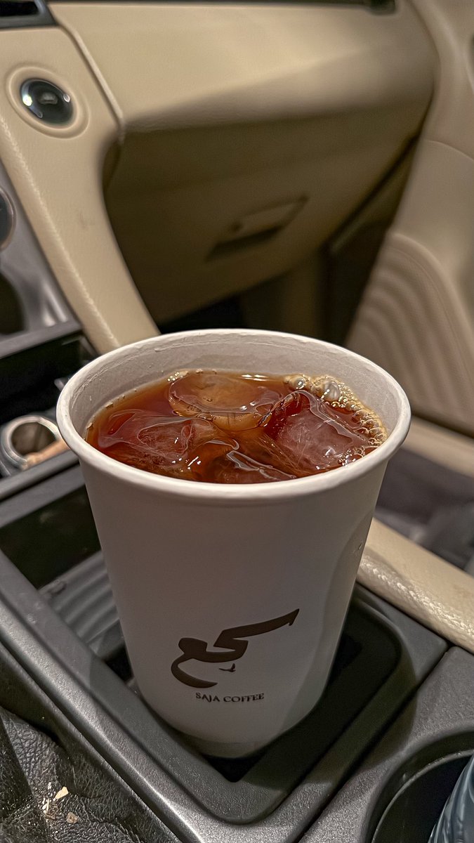 المشاريه واجد و النوايا صحاح
ولا بقى في حزام العاذلين فشقه