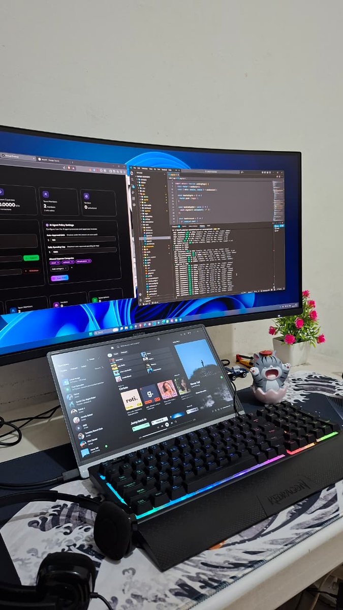 Christopher H.G tweet media