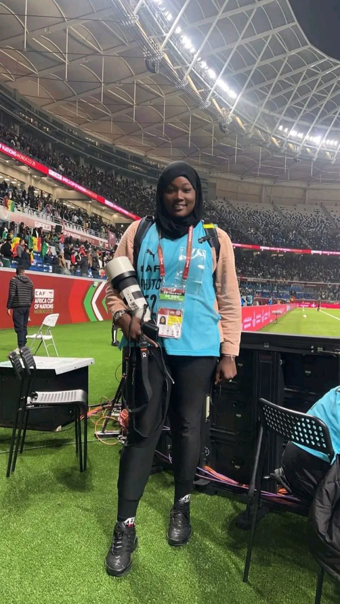mygtvsports's tweet photo. #AFCON2025 vs #Photojournalism 

Mauritanian Photographer 🇲🇷 Khady Sy covering the beautiful game in Morocco 🇲🇦 in her hijab.

#GTVSports https://t.co/XWMibEEI29