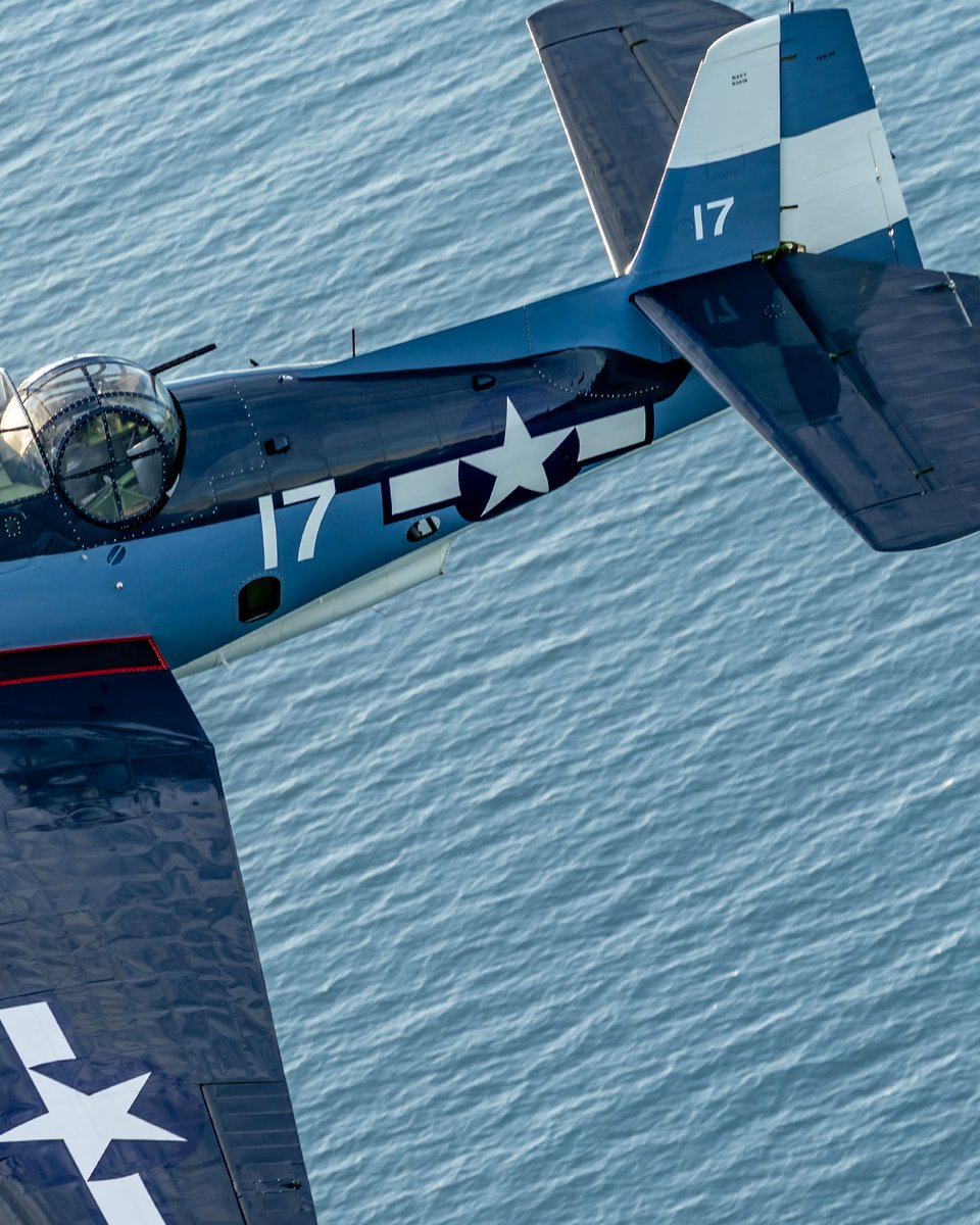 These shots are RED HOT!!! 🔥🔥 Like, are you KIDDING?!?! 

Huge shoutout to the legends at Aviation Photo Crew for capturing Greg 'Wired' Colyer absolutely ripping it up in the TBM Avenger at Pacific Airshow Huntington Beach 😮‍💨✈️