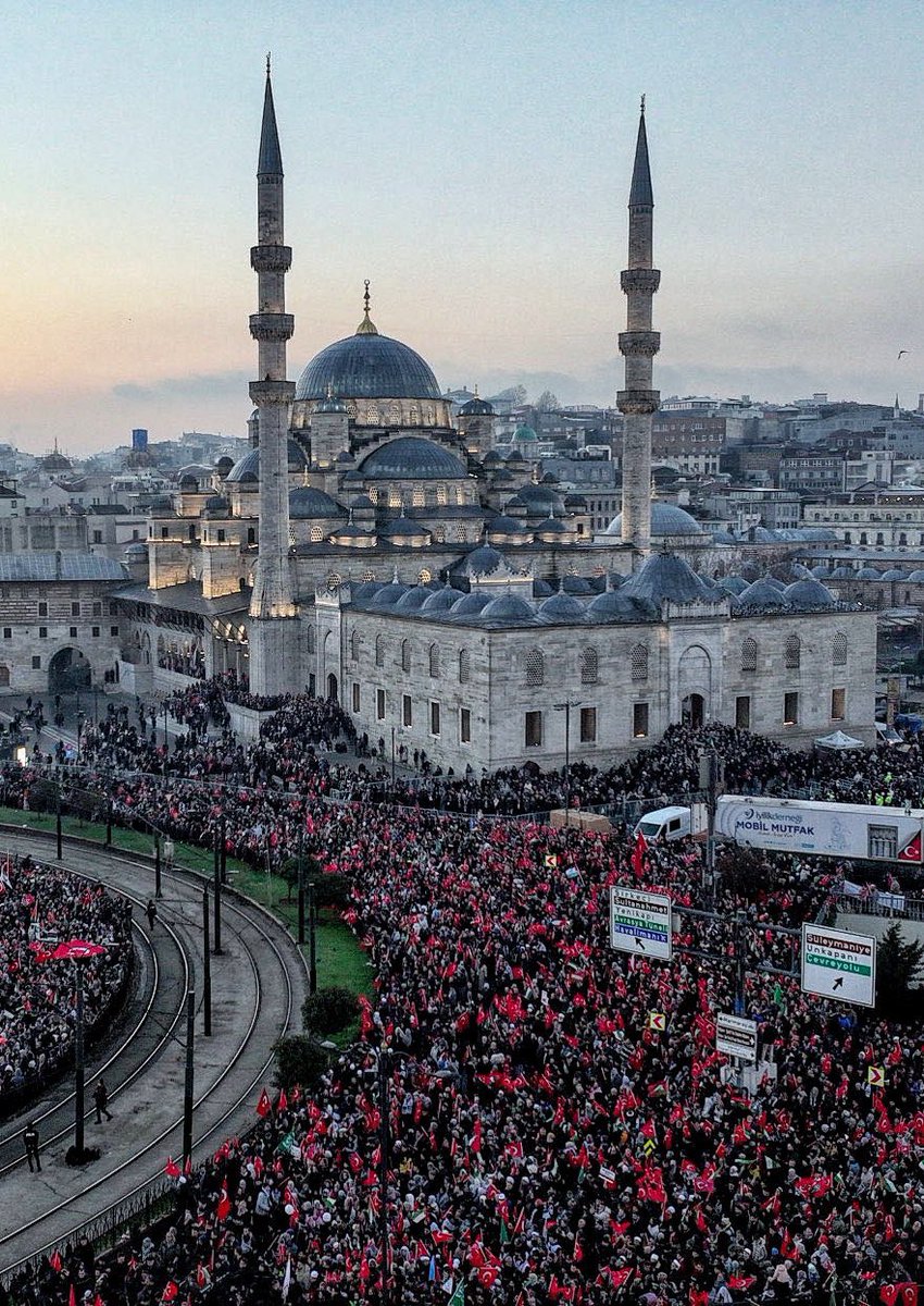 zeynebhocaoglu's tweet photo. #JusticeForGaza https://t.co/KvEiGge7Sq
