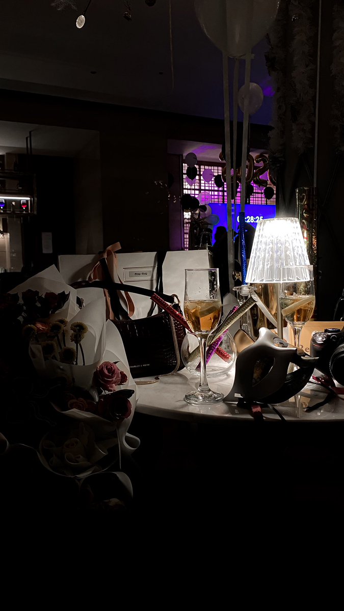 nnouuffe's tweet image. Happy new year —-