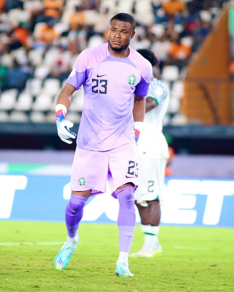 mauritaniefoot's tweet photo. 🕊️🇳🇬 Drame personnel pour Stanley Nwabali

Le gardien des Super Eagles a appris hier soir le décès de sa mère.
Un nouveau coup dur, deux mois seulement après la perte de son père.

🗣️ « Ma mère est décédée hier vers 2h du matin. J’ai eu envie d’arrêter le football. Imaginez perdre vos deux parents en à peine deux mois. » 💔

#CAN2025 #TotalEnergiesAFCON2025