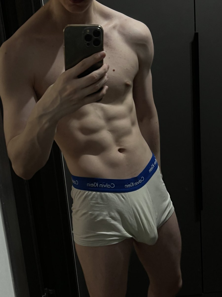 PolishGuy00's tweet photo. Happy New  Year 🥂

#polishboy #poland https://t.co/aUpeFldW2Z