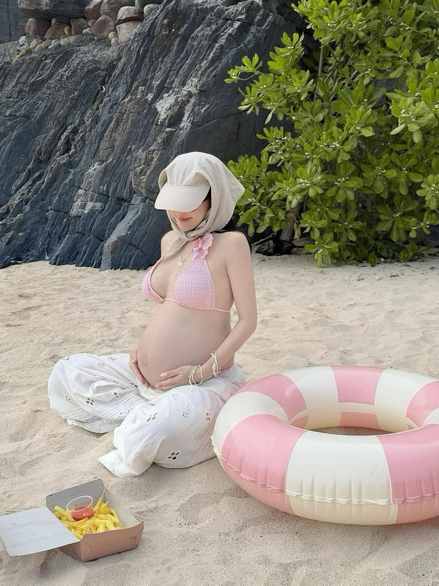 Año nuevo y yo simplemente con la embarazada más preciosa.
