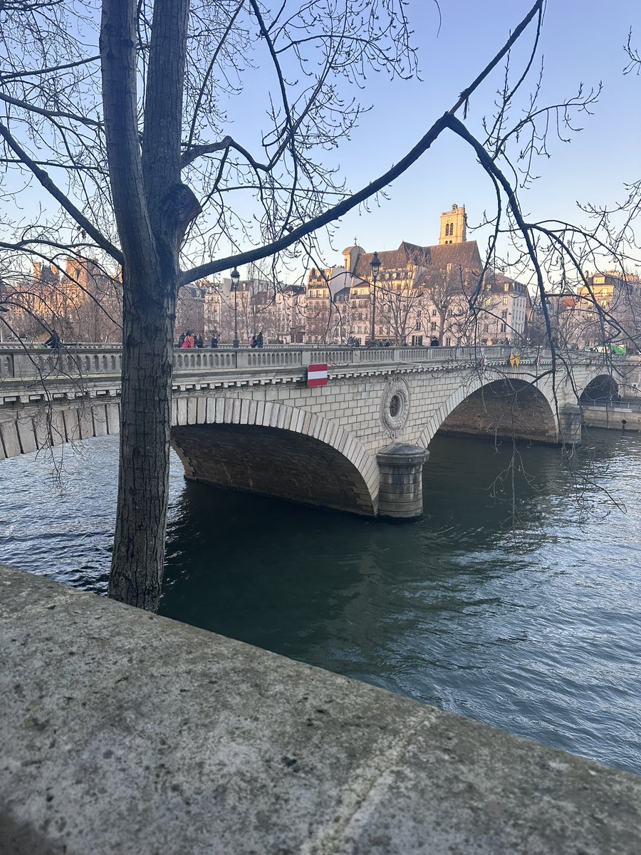 Bonne Année! 🎊 So happy to be back in France visiting friends. 🇫🇷