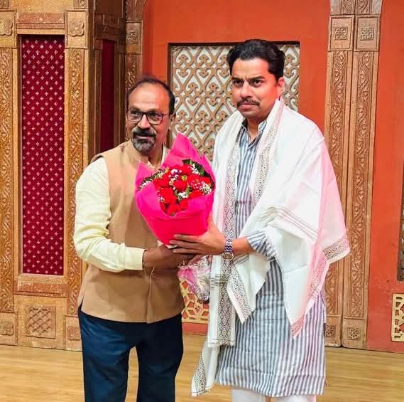 आज #अलिबाग येथे आयोजित दैनंदिन पुढारी वर्धापन दिन सोहळ्यानिमित्त प्रमुख अतिथी म्हणून उपस्थितांना संबोधित केले. यावेळी आयोजकांच्या वतीने करण्यात आलेले स्वागत व सत्कार सहृदय स्वीकारला. या सोहळ्यात समाजातील विविध क्षेत्रांत उल्लेखनीय कार्य करणाऱ्या मान्यवरांचा सन्मान करण्यात आला.