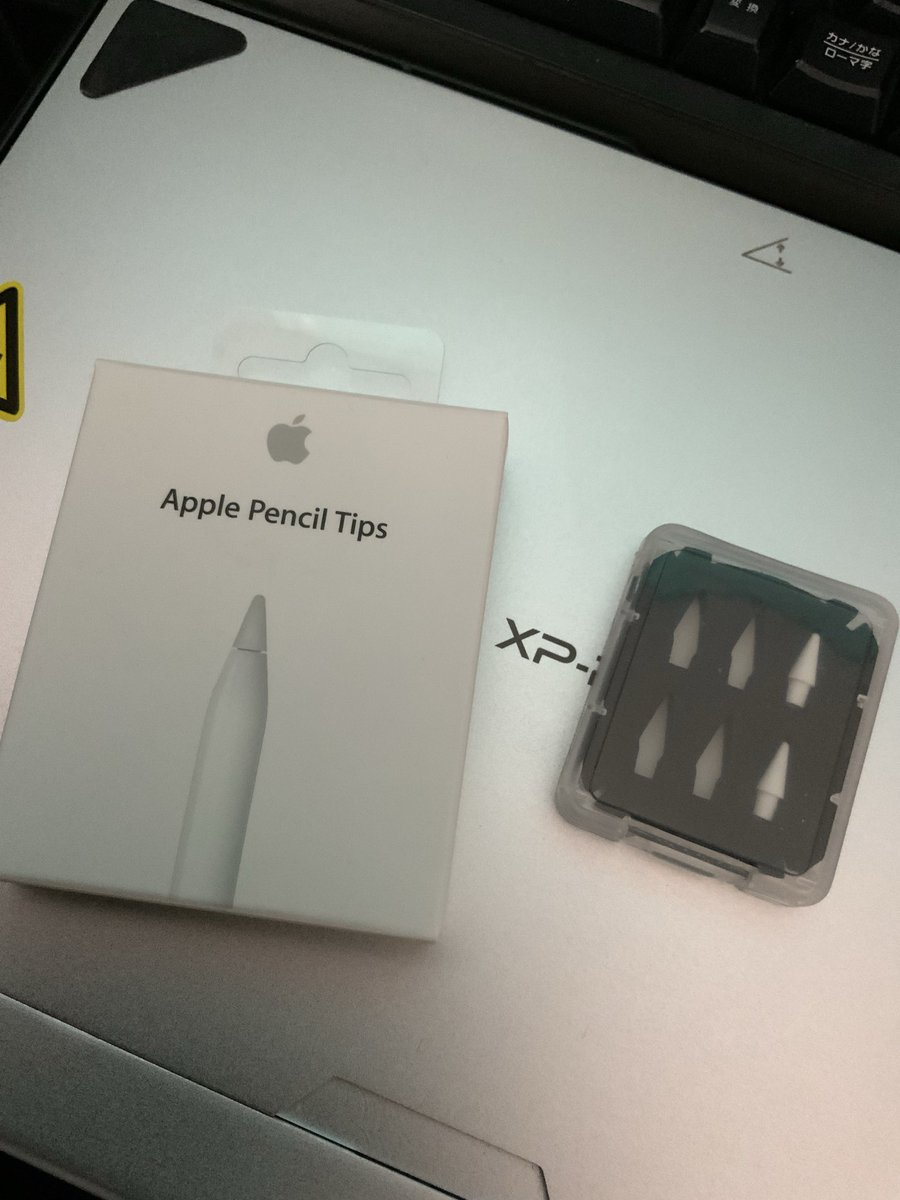 2025年の6月から交換したApple pencilの先っぽですが純正(左)2本、匠