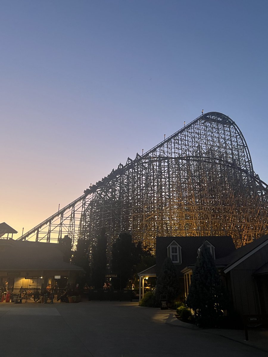 Messman30's tweet image. 1. Steel Vengeance: @cedarpoint Ohio. Best coaster experience of the year for us. First ride ever on it was at night, blew us away. Expected a lot and it was amazing still. Best ride in the park, and my second favorite coaster ever. Still behind Velocicoaster at IOA.