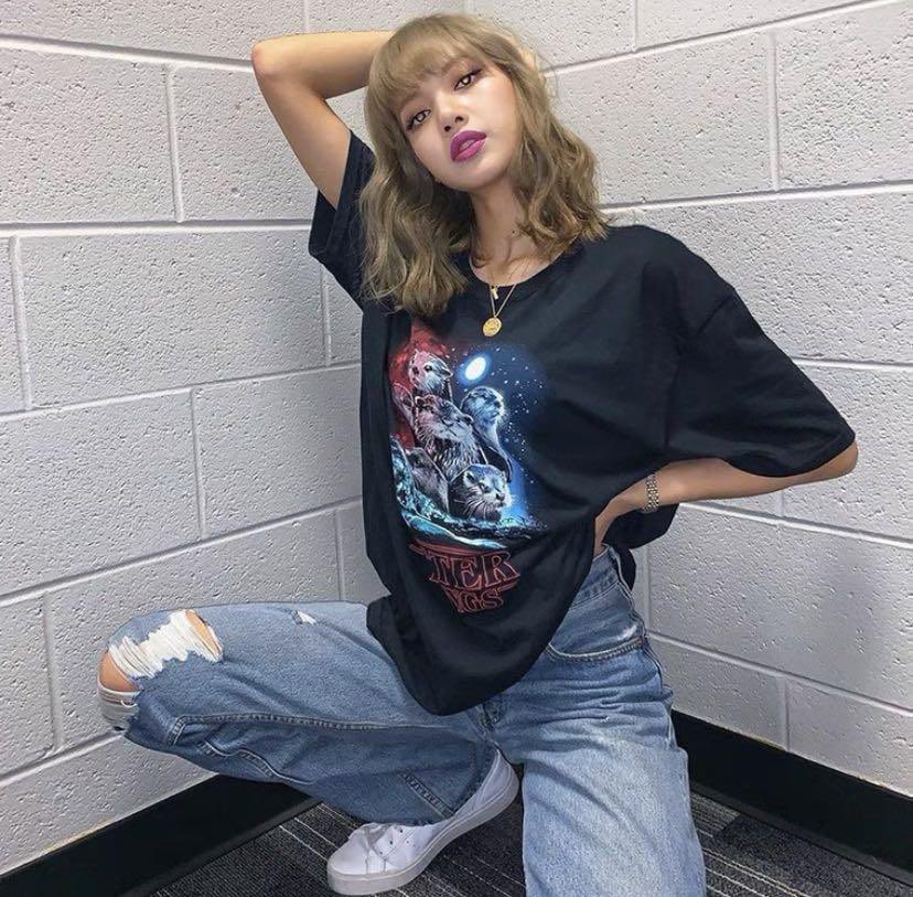 yk2aii's tweet photo. Lisa is a huge fan of stranger things since day one 😭 https://t.co/g4s0icBPMg
