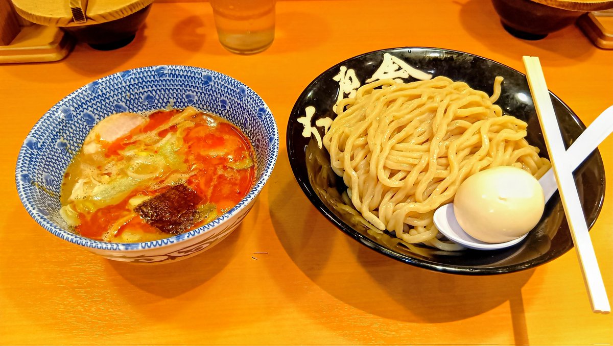あけましておめでとうございます☀
正月から開いていた六厘舎に入店。限定メニューのえびつけ麺を注文。スープ割りまで完食しちゃいました（笑）