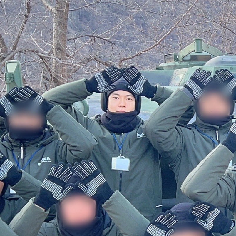 httpsDOYOUNGcom's tweet image. 지금까지떳던사진중에
젤루기분조아보임 
입꾹꾹이도하시고 막