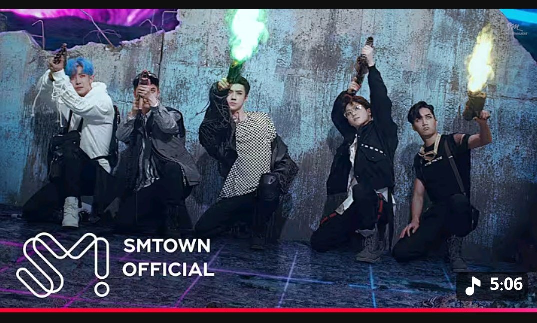 exoarab1's tweet image. She knows, he knows, now we know. 😶😶😶