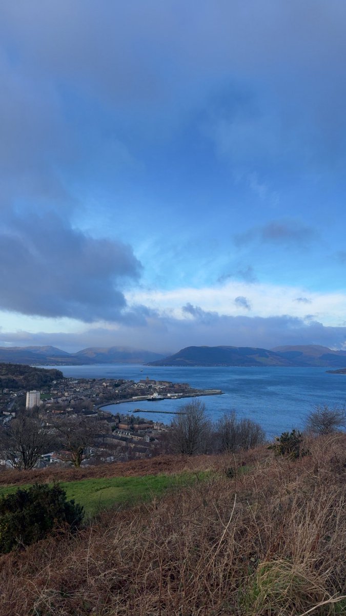 clairemel_81's tweet image. A lovely way to start 2026 volunteering at the Lyle Mile run with my @GGHarriers team 🥶😍 but a nice catch up with some friendly faces, gutted not to be running 😭 #coldday #dryweather #views