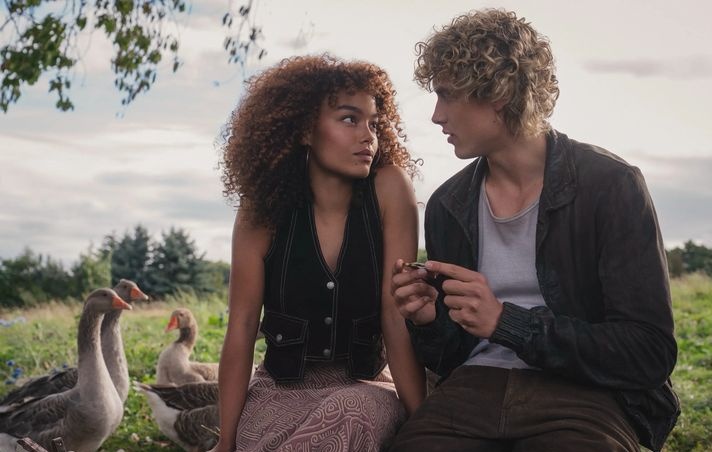 SacTributos's tweet image. – Oi, eu sou Haymitch.
– Eu sou Lenore Dove.
– Dove, tipo pombo?
– Não. Dove, tipo a cor.
– E que cor é essa?
– Igual à do pombo.

#LCVORAZ