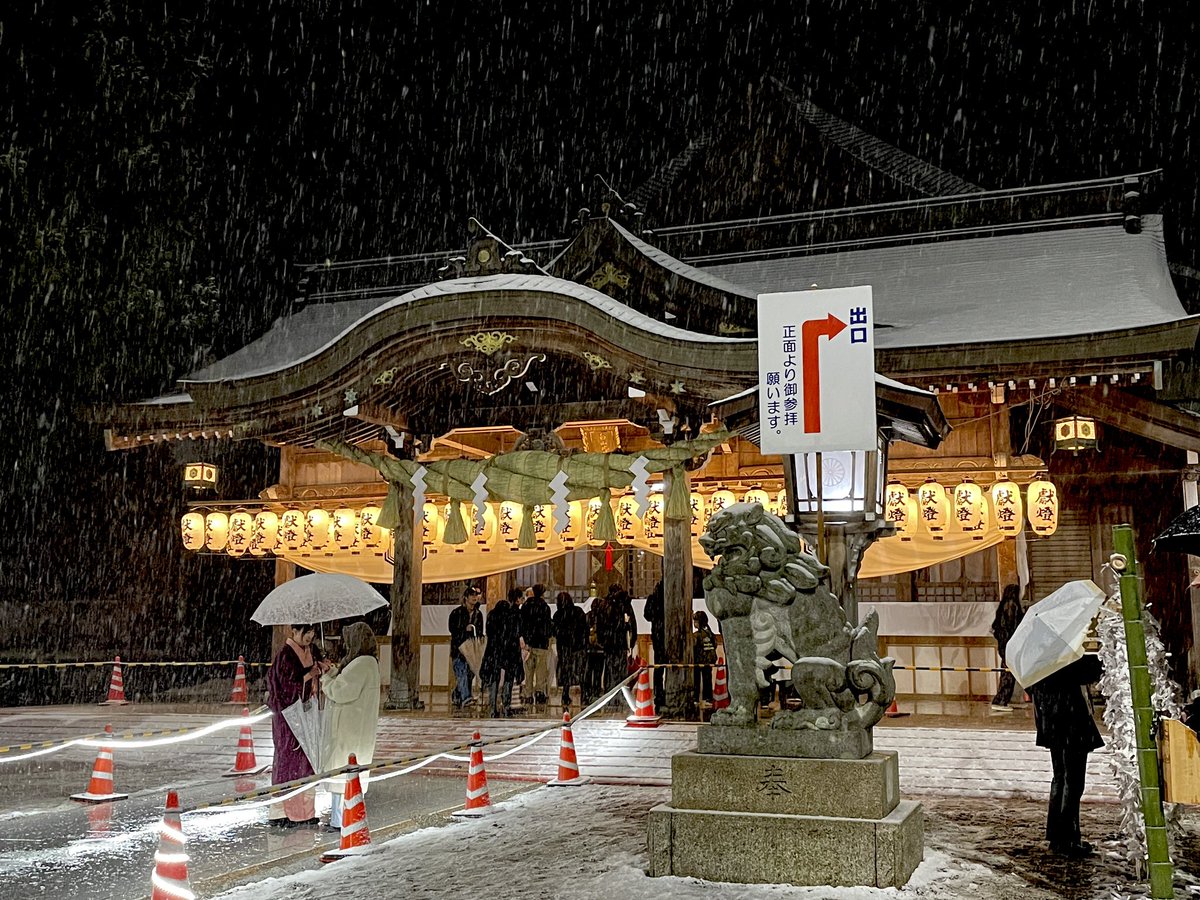 m_shibatchi's tweet photo. あけましておめでとうございます。白山比咩神社に初詣に行ってきました…。 https://t.co/N0tCkC9iu9