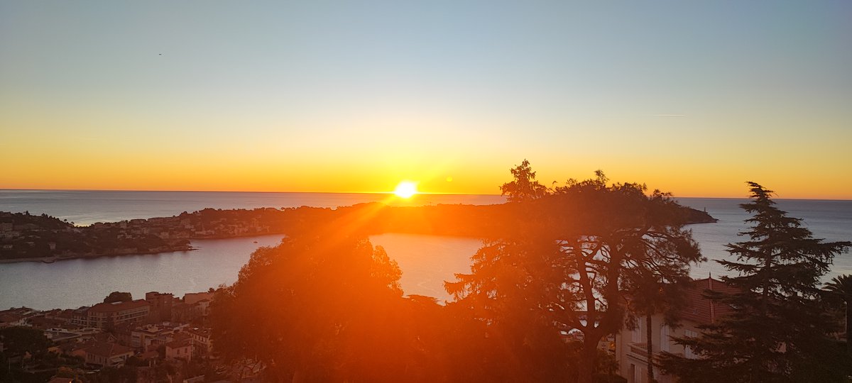S_Loussouarn's tweet photo. Happy New Year! Bonne Année 2026! Fröhliches Neujahr! May the sun shine upon the earth and may peace prevail in our difficult times. With my very best wishes https://t.co/s6VFhyu8A8