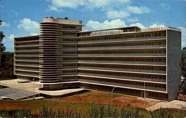 El complejo de la Caja de Seguro Social cuando estaba recién construido en 1962.