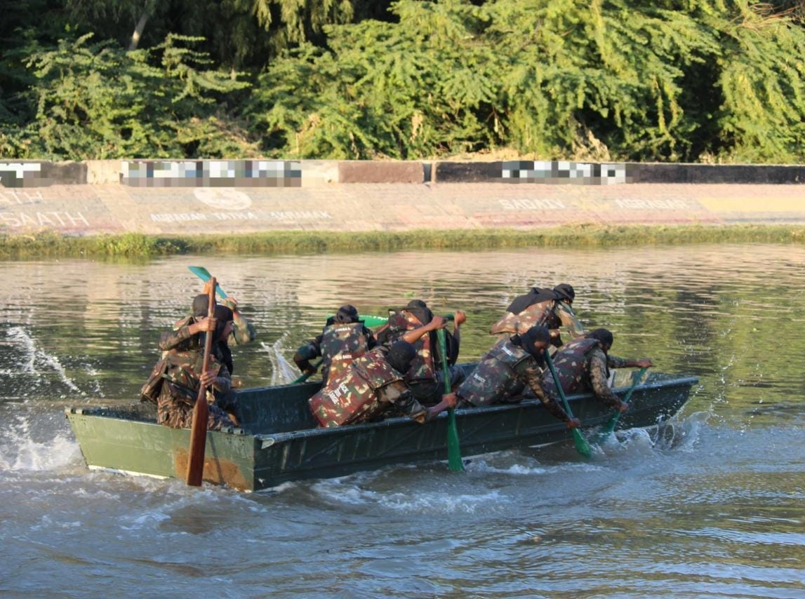 KonarkCorps's tweet image. "Forge Ahead, Breach Barriers"

#Sappers of #BlackMaceBrigade underwent sustained &amp;amp; realistic training to hone #CombatEngineering skills – breaching, bridging &amp;amp; desert manoeuvres to support operations across full spectrum of conflict.
#KonarkCorps showcasing professionalism,