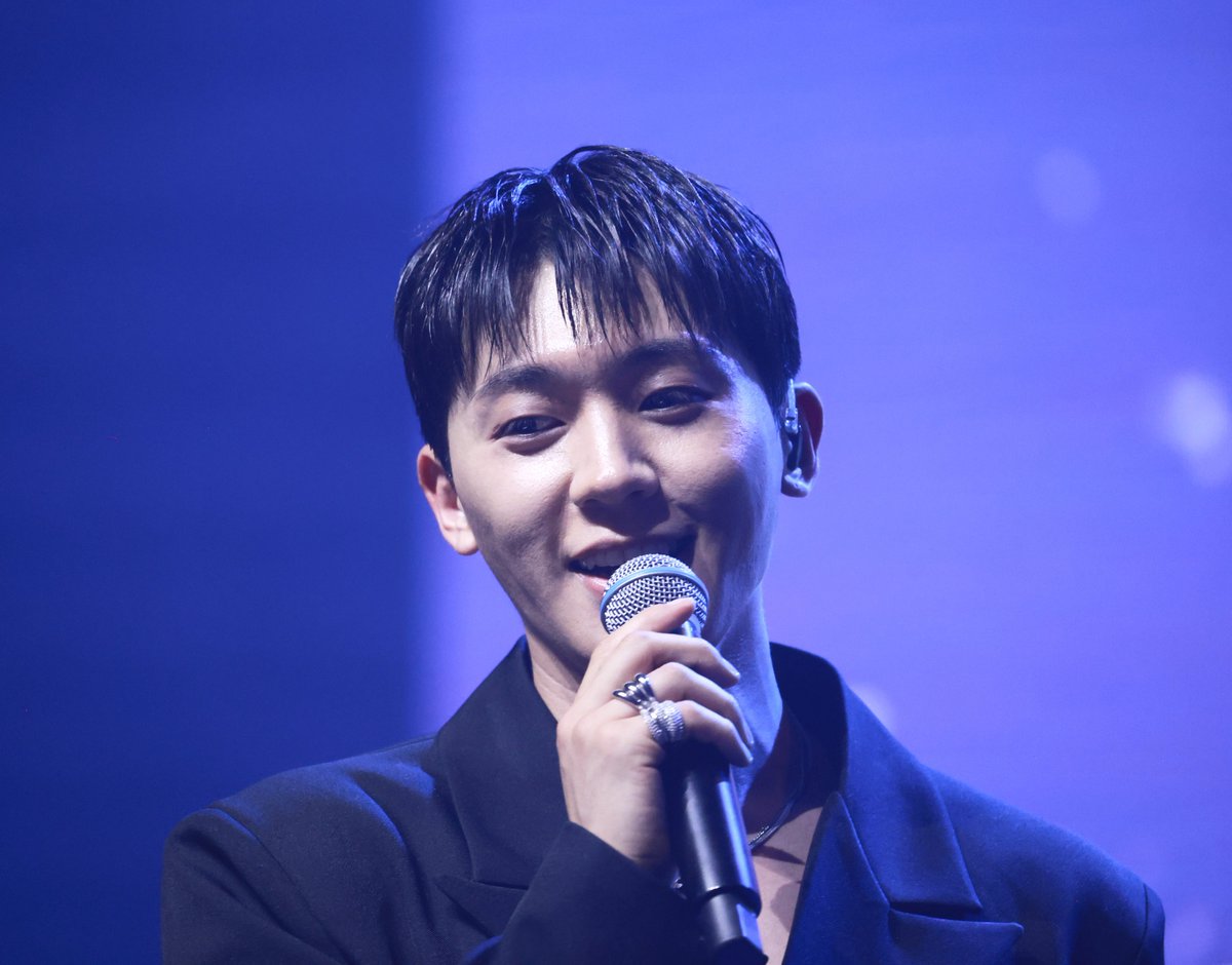 9857086cjh's tweet image. 새해 복 많이 받으세요오🧧
새해 쫑도 많이 보세요🖤🤍

251231 앙콘
#틴탑 #창조 #최종현