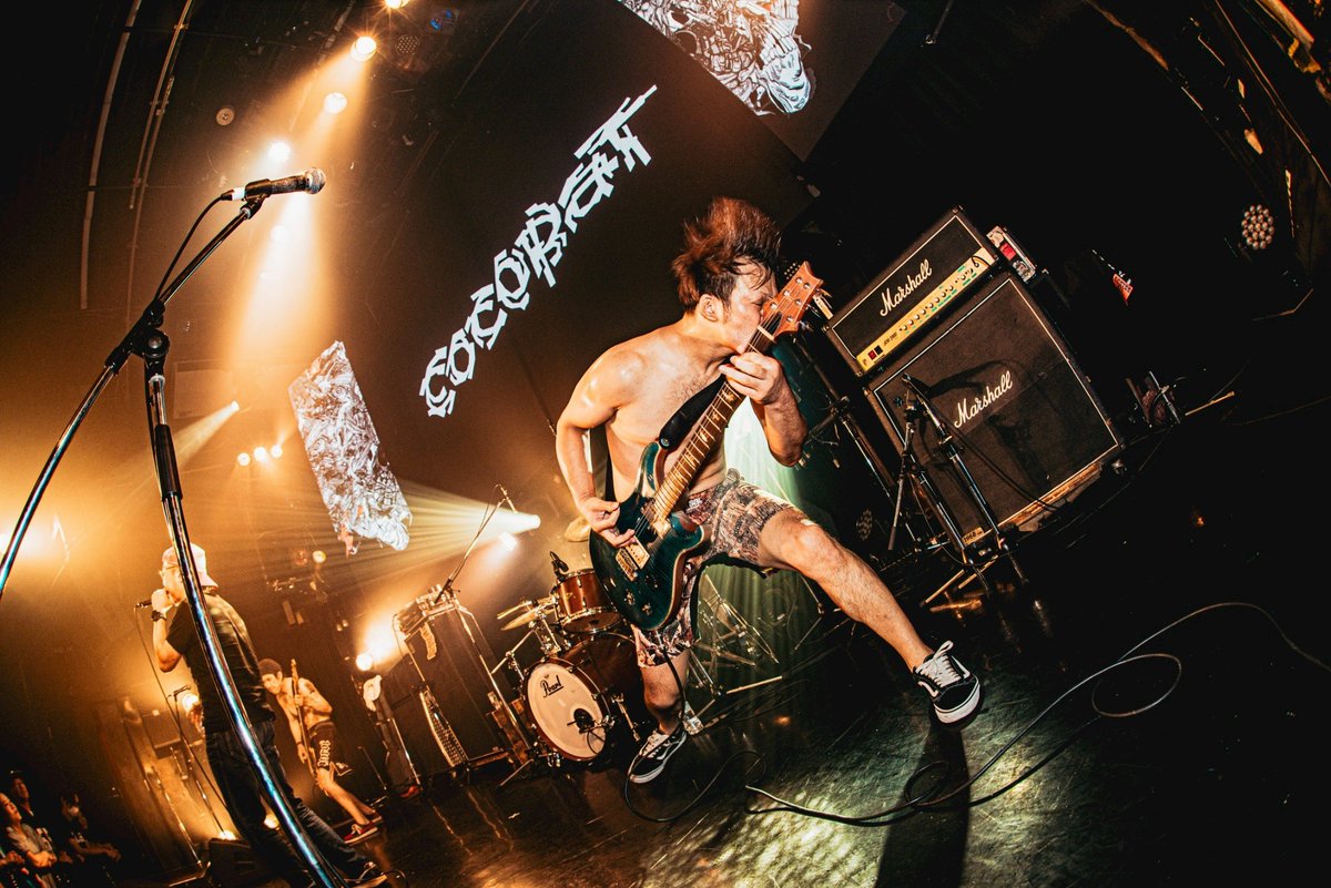 🎍明けましておめでとうございます🌅
2026年もバネのようにグルーヴしながら鋭く硬質なリフを刻み叩き込むバネメタルなココバット、どうぞ今年もよろしくお願いいたします🎸🤘