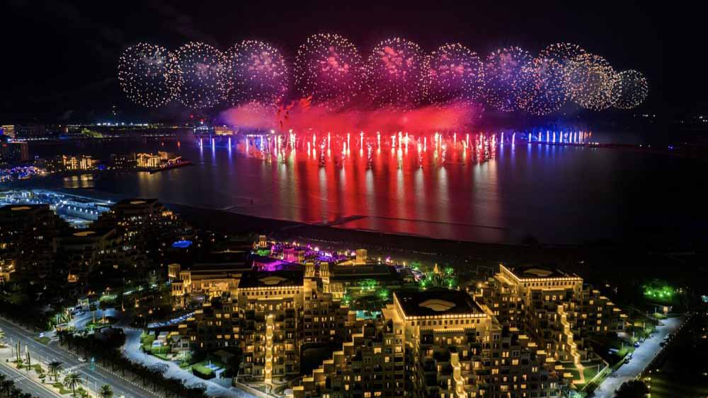 sharjah24's tweet image. #RasAlKhaimah breaks #GuinnessWorldRecord on New Year’s Eve sharjah24.ae/en/Articles/20…
#Sharjah24