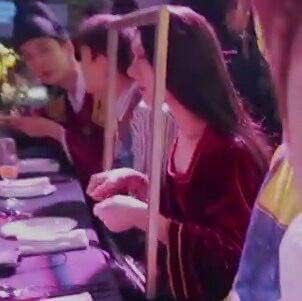 ชีใช้ชีวิตอยู่ในกรอบจริง