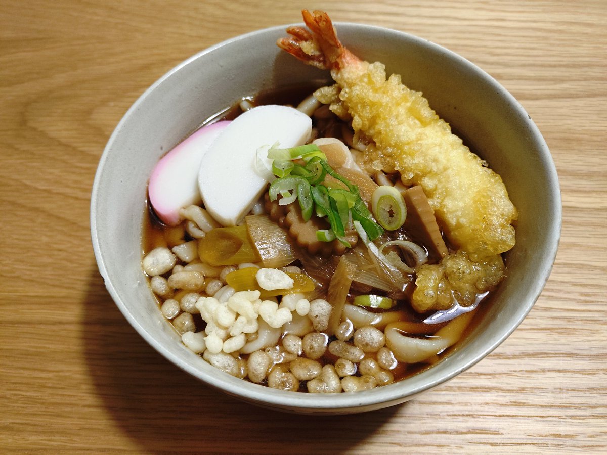 衝動に任せて人生初のうどん打ちしてました✌️
麺は茹でるより切る方が難しいです、現場からは以上です。