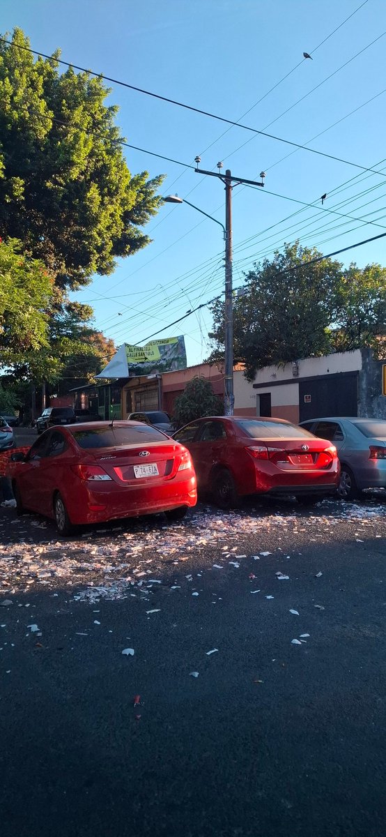 Starplatinum05's tweet photo. @VMTElSalvador @nayibbukele @PNCSV @ObrasPublicasSV se tomó el tiempo para reparar la Avenida El Bálsamo en Soyapango (Bosques de prusia) y los vecinos que  usan esta calle como parqueo no quieren habilitar la calle, hacemos el llamado a que se nos ayude a habilitar dicho sector. https://t.co/jnuHhjOJEQ