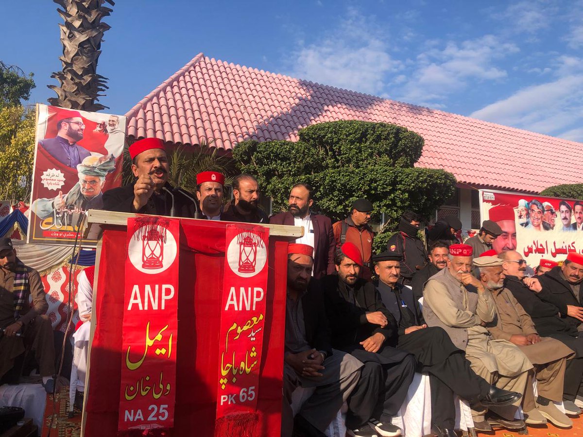 GigyaniNaveed's tweet photo. تائیس جنوری بروز جمعہ چارسدہ چوک میں باچا خان بابا ولی خان بابا برسی شایانِ شان طریقے سے منایا جائے گا 
ضلعی کونسل اجلاس عوامی نیشنل پارٹی چارسدہ میں فیصلہ 

#AnpCharsadda
#23_January
#CharsaddaChowk
#Barsi_Bacha_khan_Wali_Khan https://t.co/iJLRXllOXh