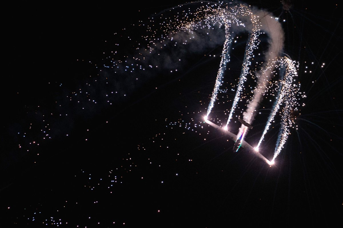 flightaware's tweet image. Thank you for trusting us to keep you informed throughout the year. Wishing you a happy, healthy, and successful New Year—and safe travels wherever 2026 takes you. ✈️ #flightaware #bigdata #avgeeks #happynewyear