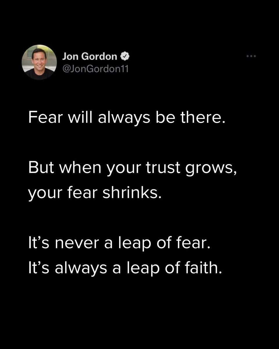 JonGordon11's tweet image. 25 years ago, on New Year’s Day, I stood at the edge of the Atlantic Ocean with fear in my heart and uncertainty in my life…

Two weeks earlier, I had been fired from a dot-com company.
Two weeks of severance.
No insurance for my two young kids. 

At the same time, my wife and I…