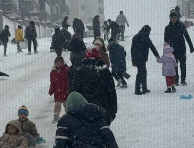 Gaziantep Valisi Kemal Çeber, okullarda eğitime verilen aranın 2 Ocak Cuma günü devam edeceğini duyurdu.
<a href="/kemalcebervali/">Kemal Çeber</a> <a href="/gantepvaliligi/">Gaziantep Valiliği</a>