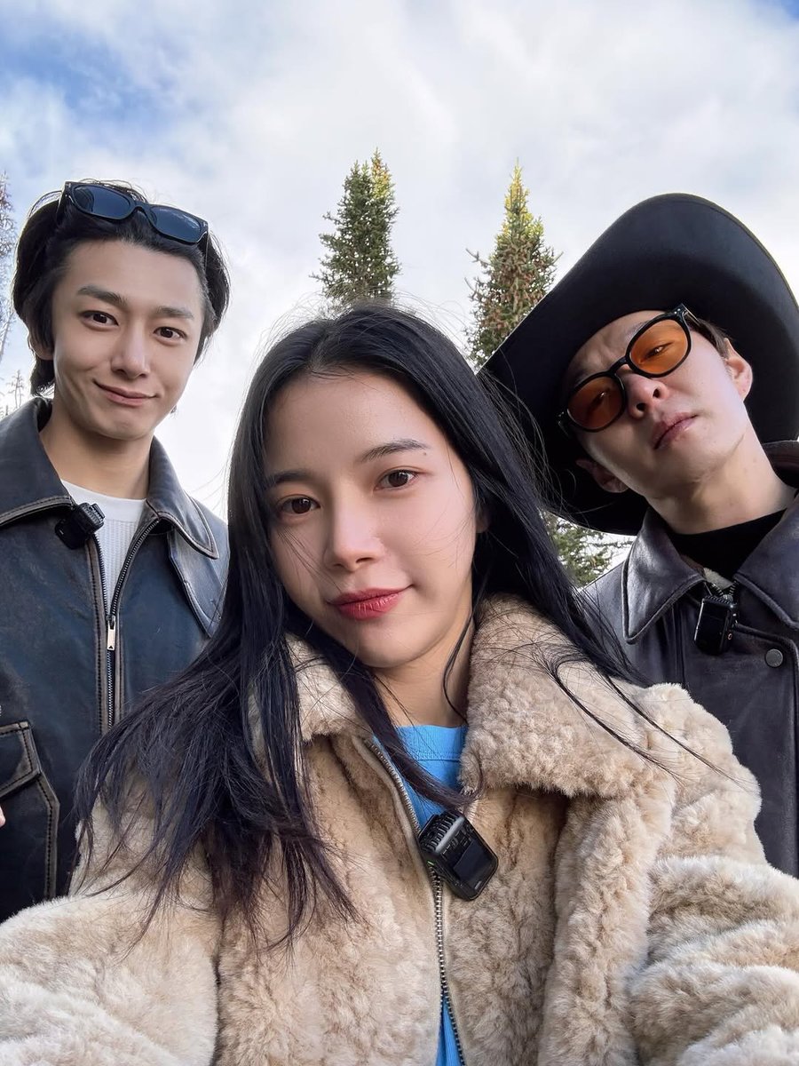 HyungwonThings's tweet image. 260101 Hyungwon on Solar' instagram post #형원