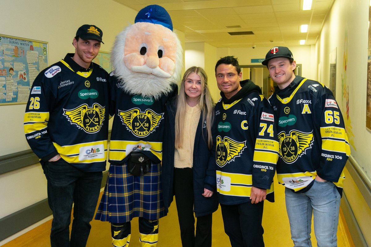 Ended 2025 with a new job with my favourite team, little Rebecca wouldn’t believe it 💙💛