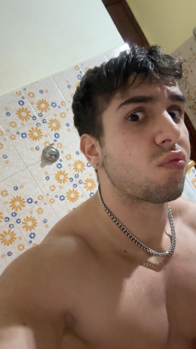 ccbboy03's tweet image. Happy New Year, guys! 🥳😎