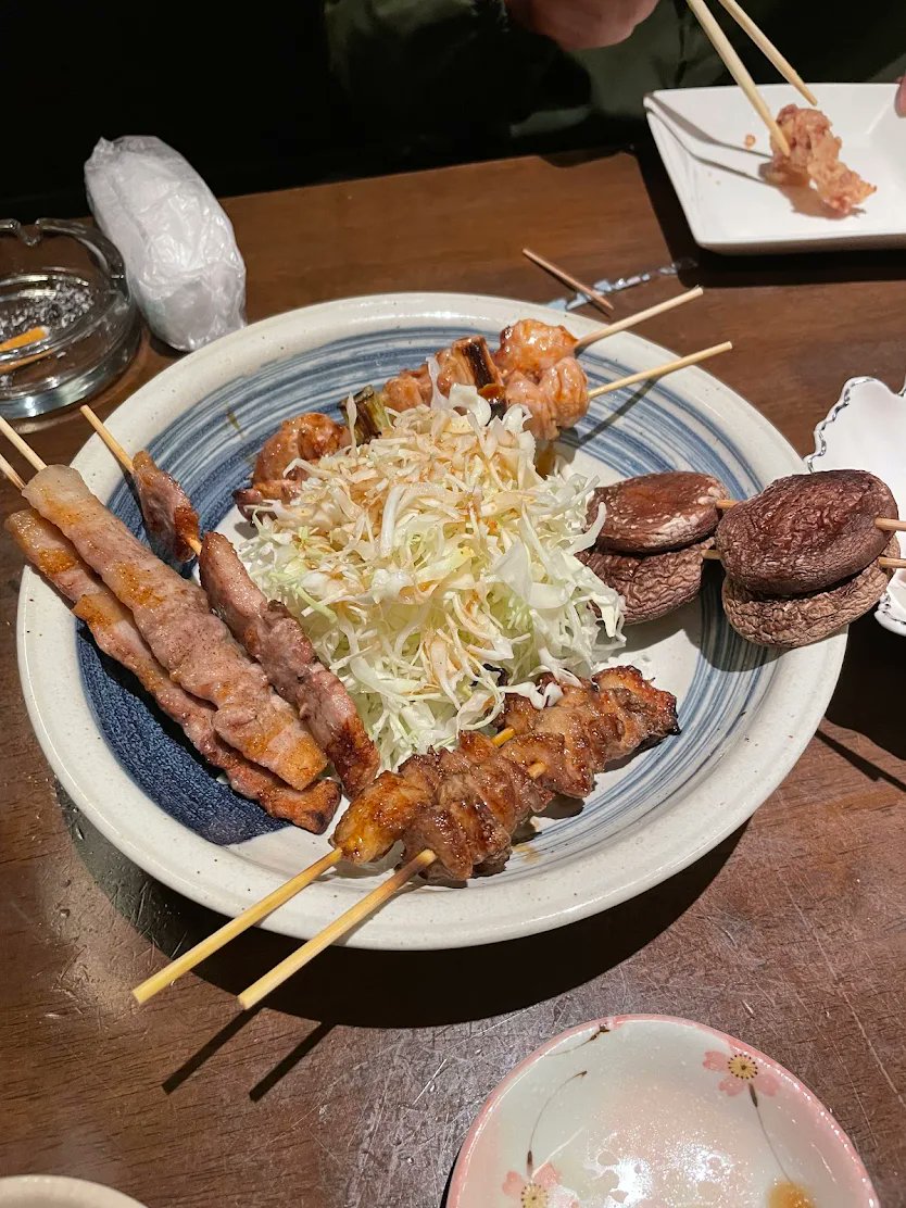 今年一発目のサンヤマチナイトサガは、ふるさと館・武雄温泉物産館・ゆめぎんがの三者鼎談の舞台、武雄市の久家さん！
幹事は熊本ゾンビィのにっけいさんです。
さらに名古屋から2人のゾンビィをお迎えしますよ！
ゾンサガや映画について語り合いましょう！

日時:1/21(水)19:30〜
会費:5,000円