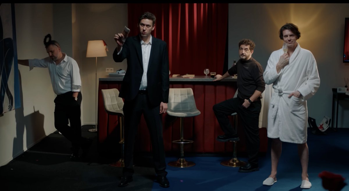 impro_research's tweet image. С Новым годом, дорогие подписчики! Надеемся, он начался у вас прекрасно.

В воскресенье, 4 января, мы планируем запустить опрос об итогах 2025 года. Это наше письмо о намерениях. 😎