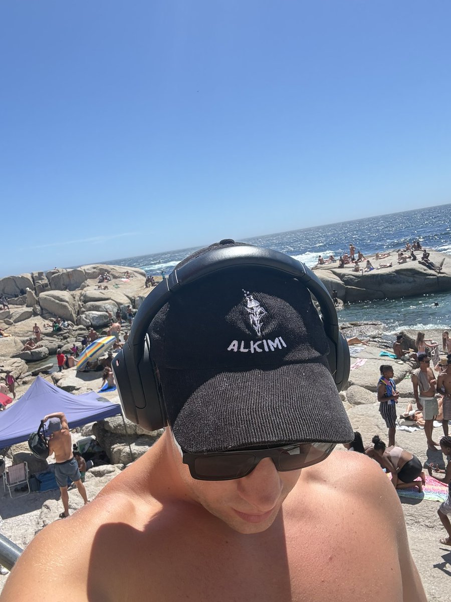 Happy new year from Cape Town🇿🇦.

Repping <a href="/AlkimiExchange/">Alkimi</a> for the first day of the year.